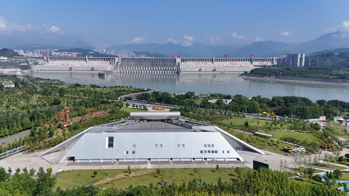 丹心映江河 薪火永相传 ——张金泉、肖佳法先生珍贵藏品入藏三峡工程博物馆